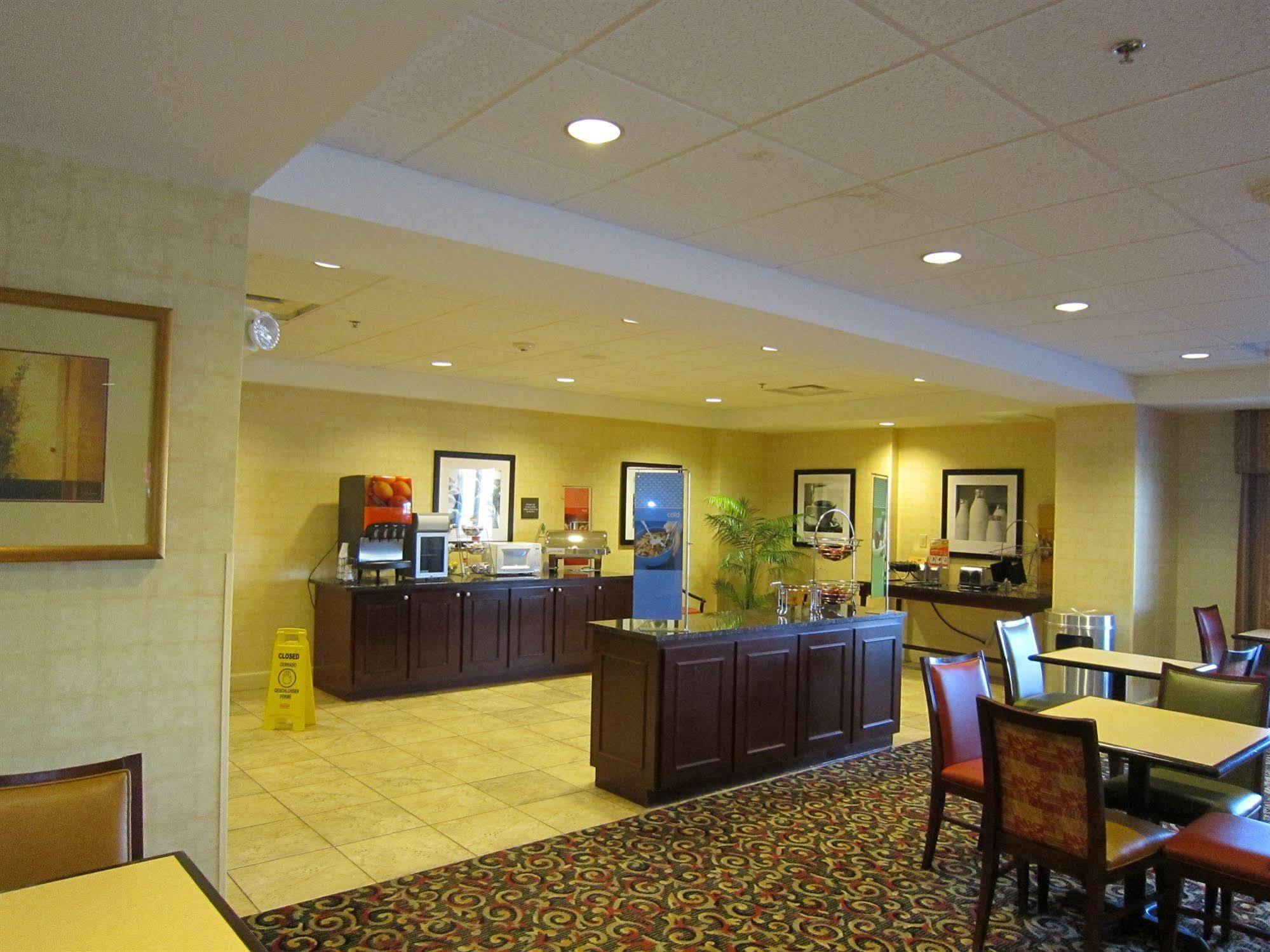 Hampton Inn Fayetteville Kültér fotó