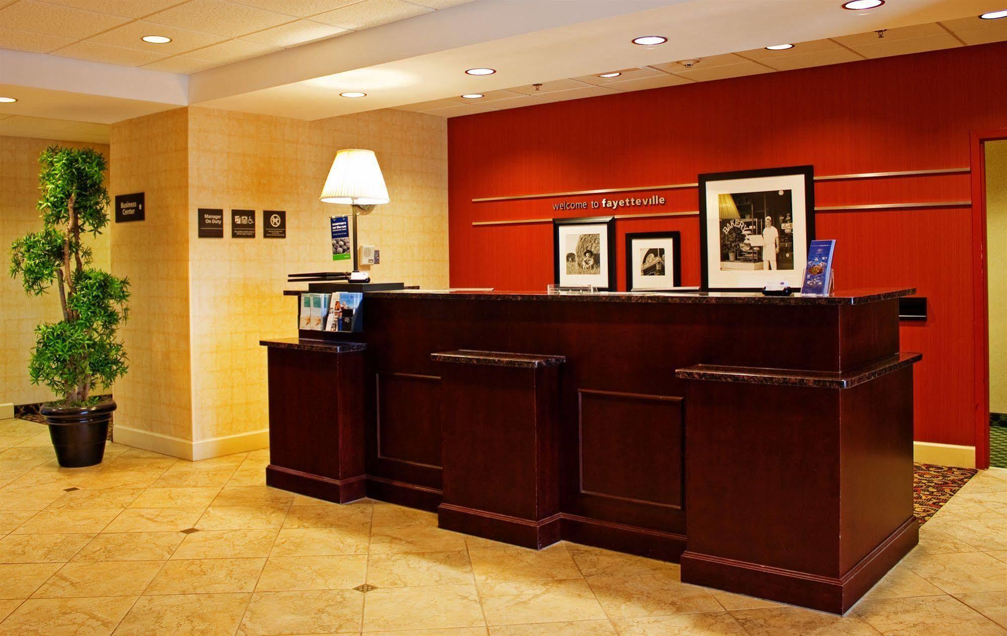 Hampton Inn Fayetteville Kültér fotó
